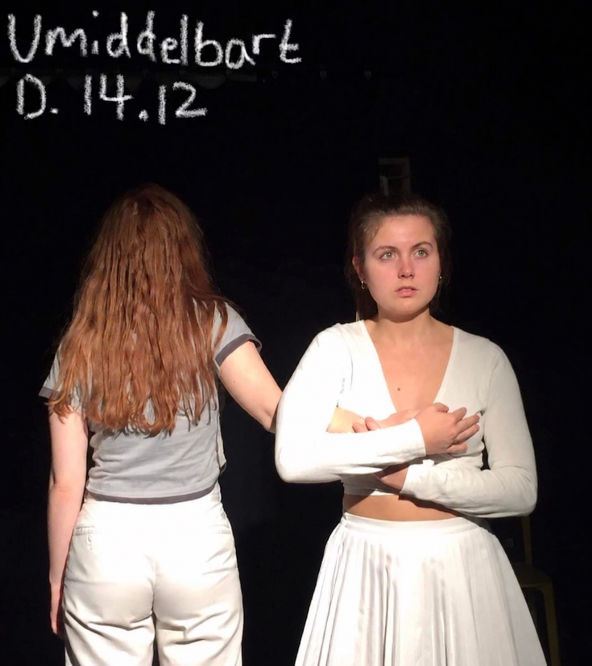 To performere på scenen i Lyden af Delfi